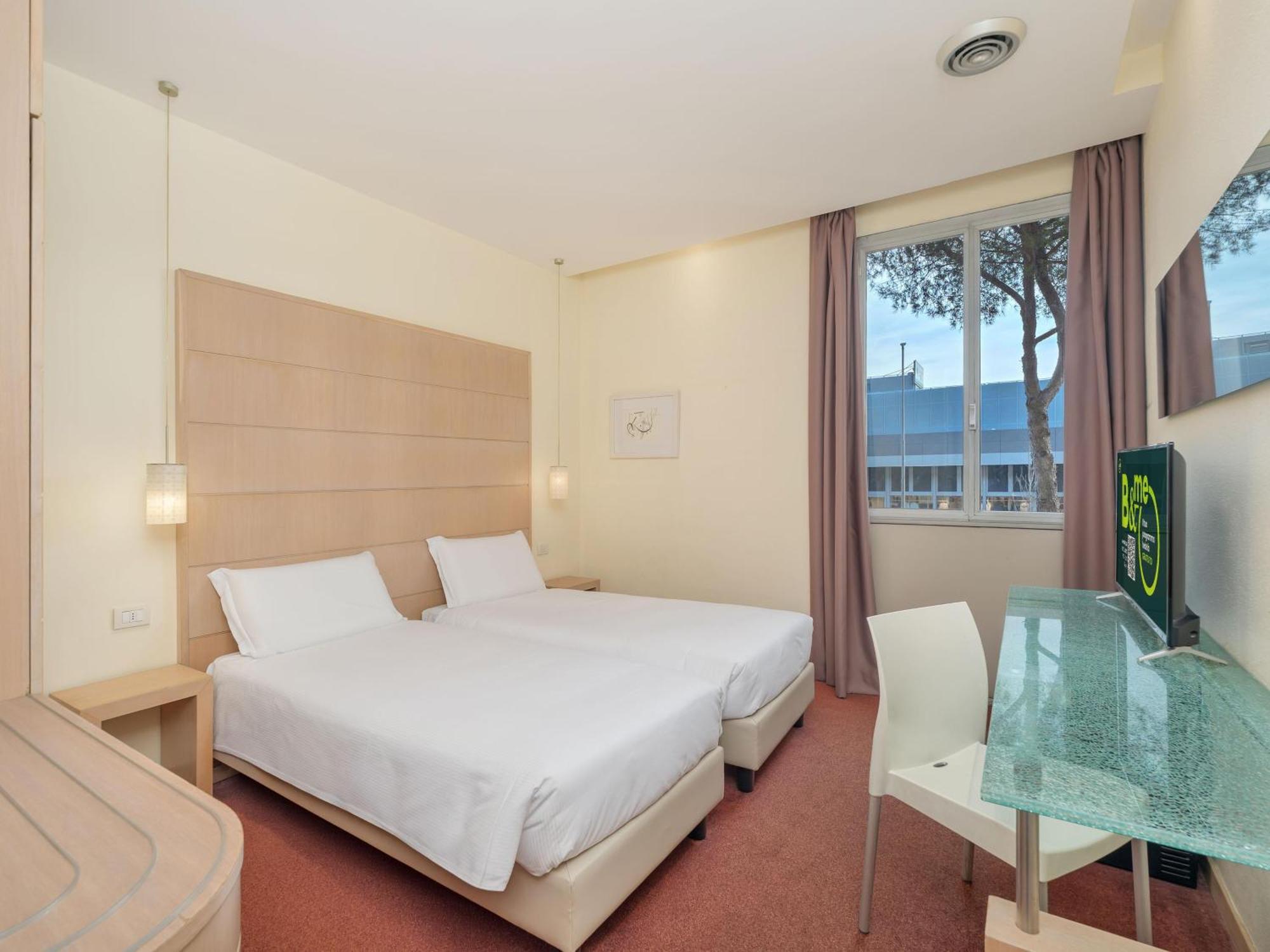 Twin Room,1746842057:JPEG
